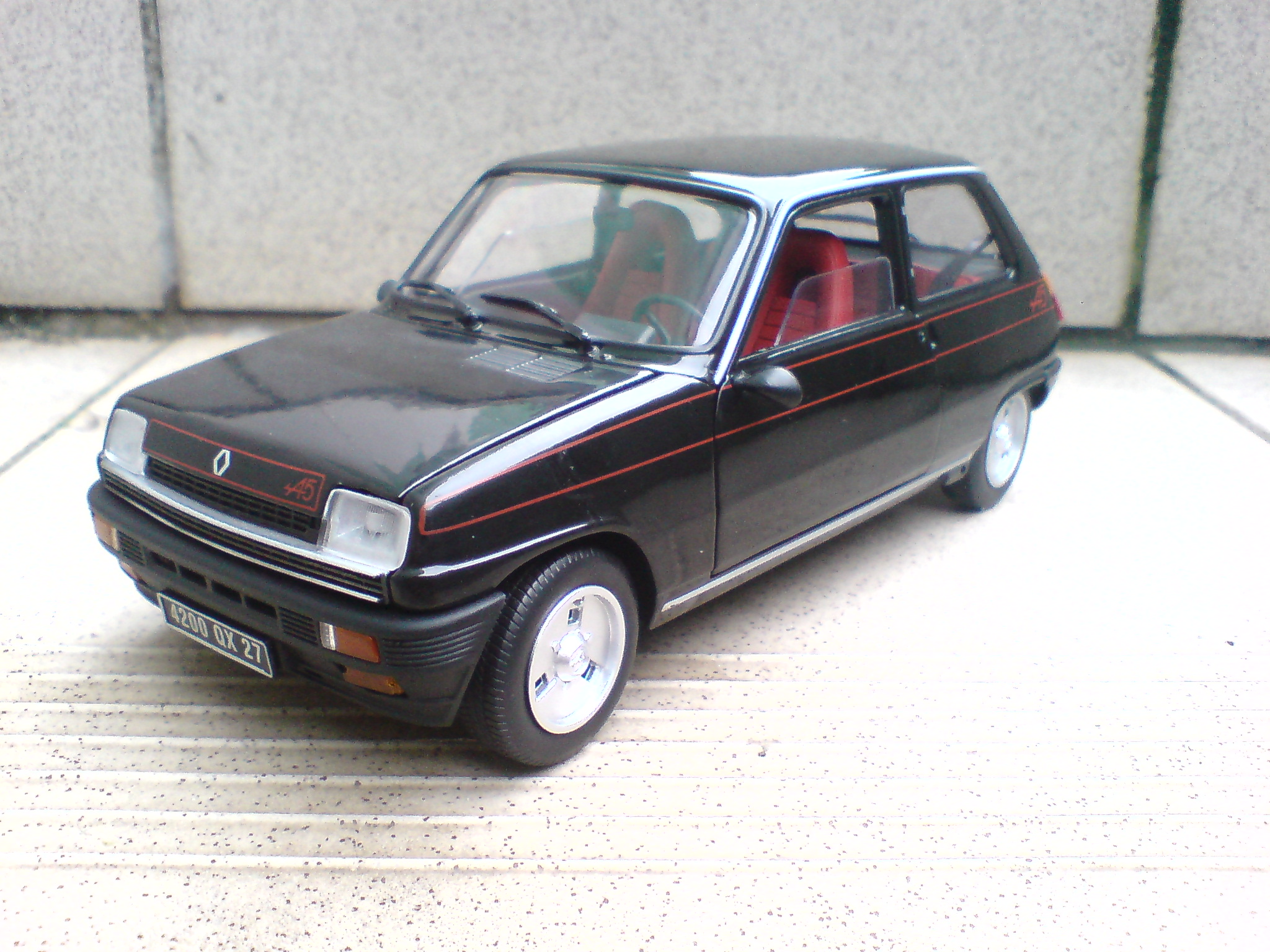 R 5 Alpine 1977 1.JPG