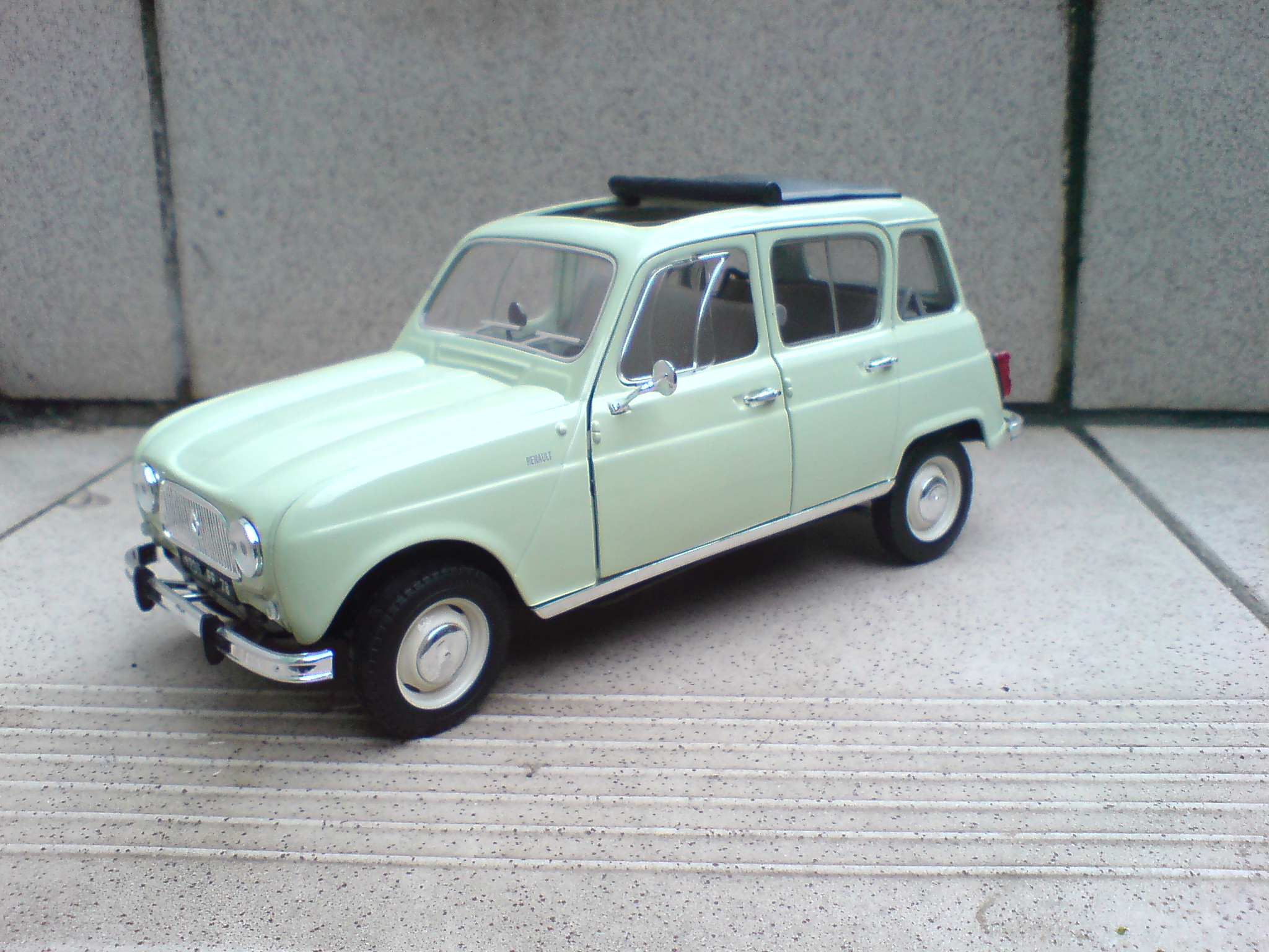 R 4 TL Open 1964 1.JPG