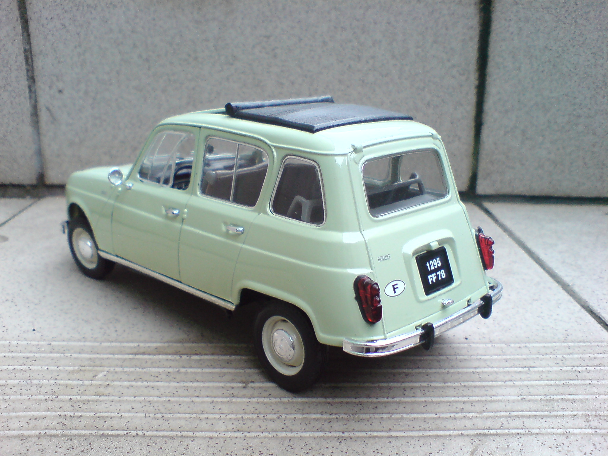 R 4 TL Open 1964 2.JPG