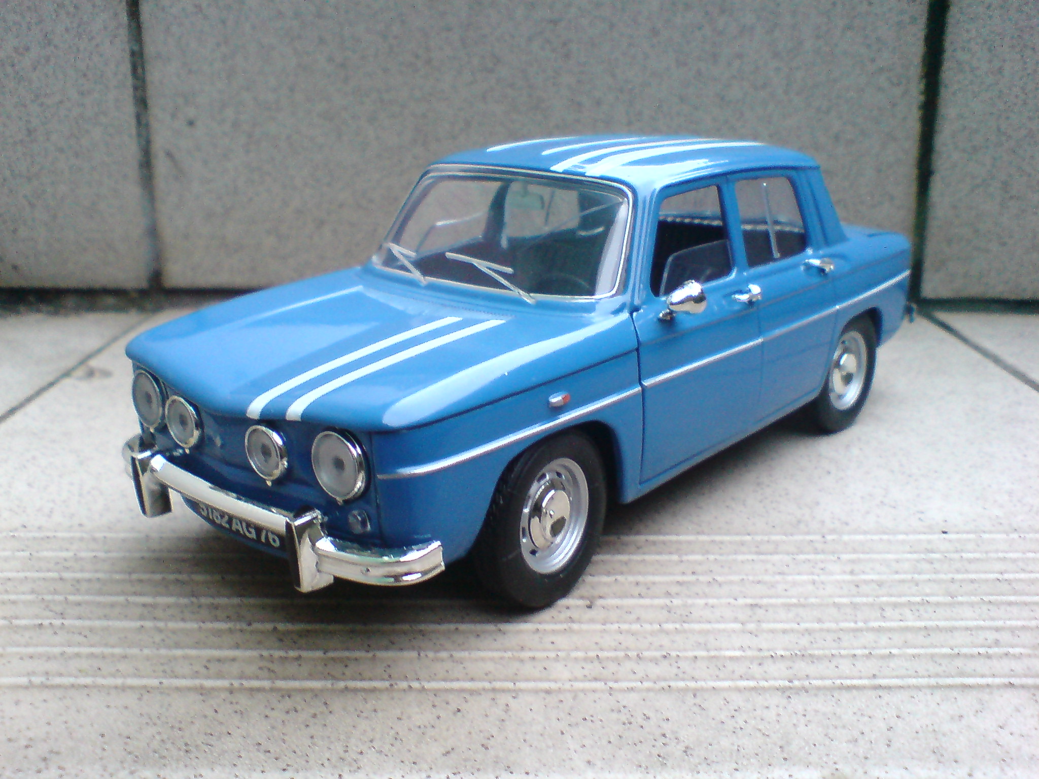 R 8 Gordini 1.JPG